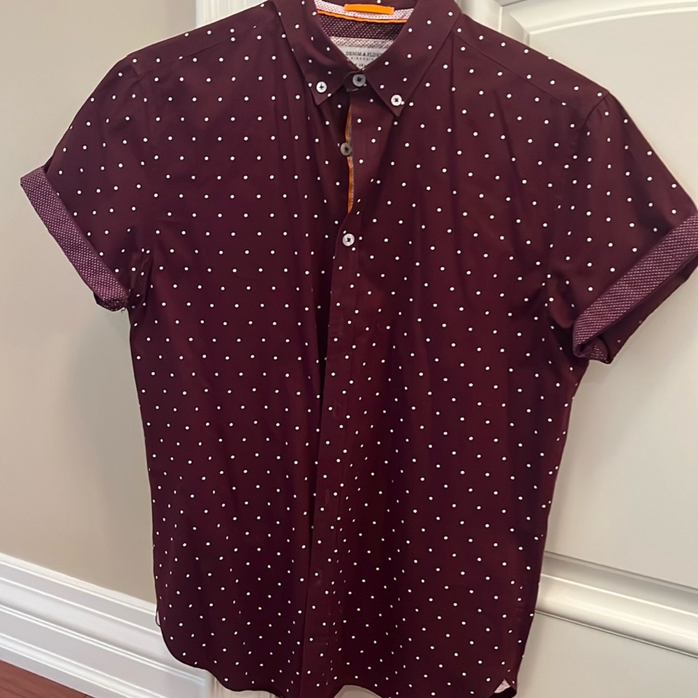 Great detail! Great style! Short sleeve!